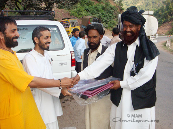 gembracing-the-world-flood-relief-jammu-and-kashmir