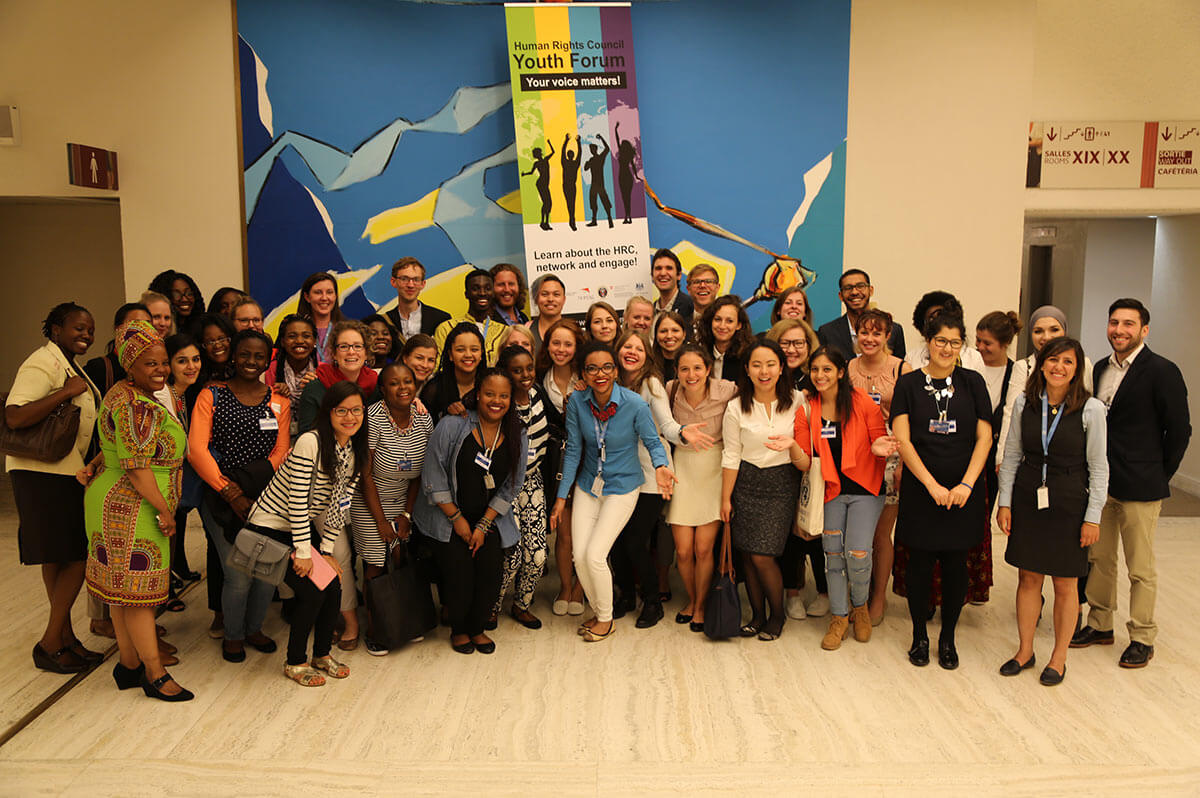 Ayudh gemeinsam mit weiteren Teilnehmern bei den Vereinten Nationen in Genf