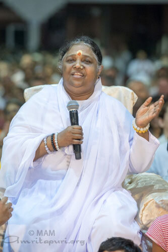 Amma hält ihre Weihnachtsansprache