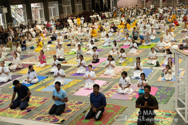 Internationaler Tag des Yoga in Amritapuri, Indien