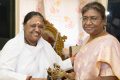 Indiens Präsidentin Droupadi Murmu mit Amma