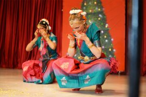Tanz an Weihnachten in Amritapuri